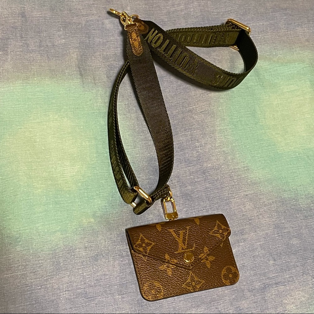 Louis Vuitton STRAP & CARD WALLET